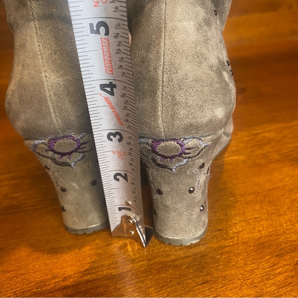 Donald J Pliner gray suede tall boots wedge heel purple butterfly embroidery 8.5 - Picture 14 of 17